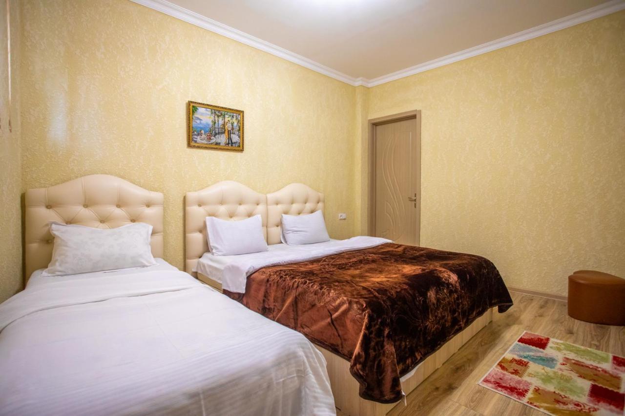 Hotel Vladi Kʼutʼaisi Exterior foto